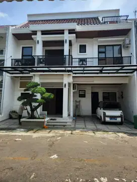 Disewakan 2 th, Rumah baru renovasi di Matraman Townhouse, Jakarta Tim