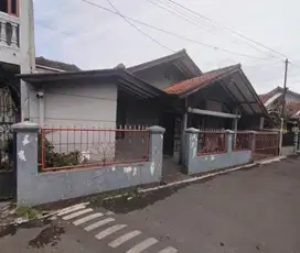 Rumah dengan Vibes Rumah Nenek di Sukamenak