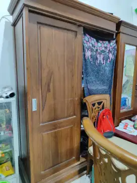Lemari jati pintu geser