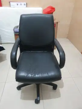 Kursi Kantor Bekas / Kursi Kerja / Kursi Hidrolic Roda bahan kulit