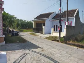 DIKONTRAKKAN :  Rumah 2 mnt dr kantor BKK Karangmalang Sragen