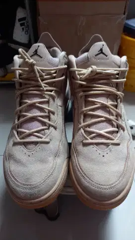 Sepatu JORDAN Courtside 23 sie 42,5 insol 27 cm