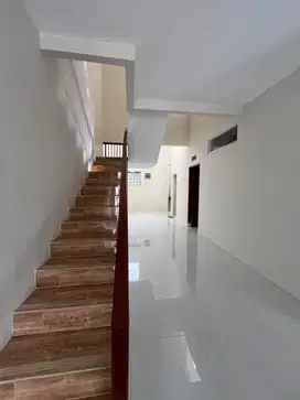 LANGKA ! DIJUAL RUMAH BARU RENOV  DI PUSAT KOTA BANDUNG