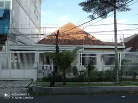 Dijual rumah klasik terawat 1 lantai SHM di Sayap Riau Bandung