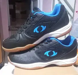 Sepatu badminton astec size 42 insol 27 cm
