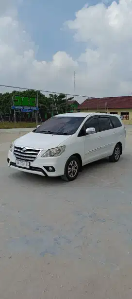 Innova 2.5 G AT 2014