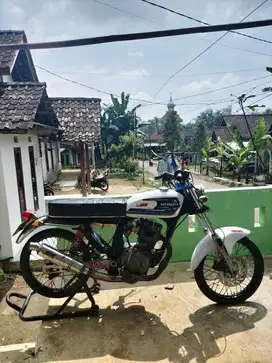 Motor CB 100,  Mesin masin oke Siap Gas.