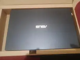 Laptop ASUS E410M