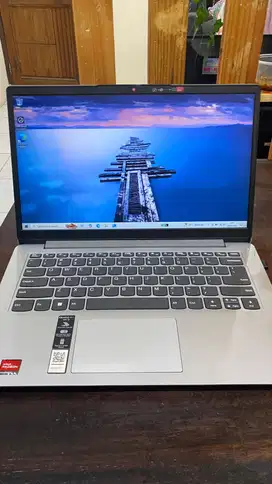 Laptop Lenovo ideapad slim 1