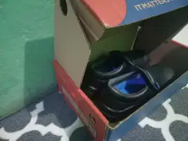 Sepatu safety merk kent
