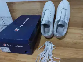 PRELOVED SEPATU  KETS JOGGING CHAMPION RALLY WHITE BLANCO SIZE 44.5