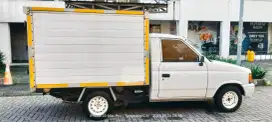 Mobil Box Isuzu Panther 1999