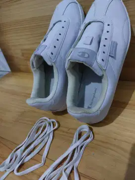 PRELOVED SEPATU CHAMPION RALLY RAINURE WHITE BLANCO SIZE 38.5