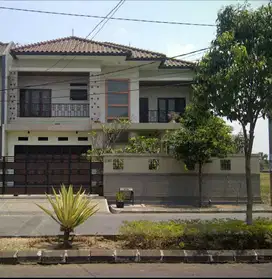 Rumah Cantik Full Furnished di Batununggal Indah