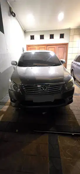 Dijual Kijang Innova 2012