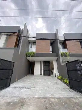 Rumah Baru 2 Lantai - Kutisari