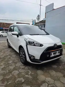 Toyota sienta MT 2018