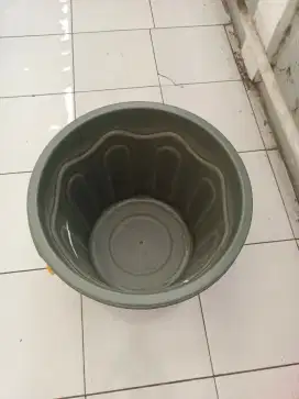 Ember Ukuran Sedang