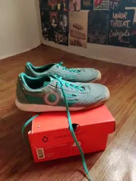 Jual sepatu bekas