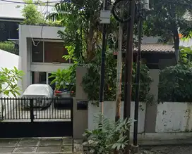 Jual Rumah Asri di Jl Iskandarsyah, Kebayoran Baru