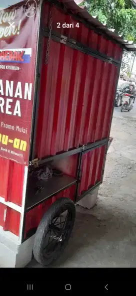 Booth container
