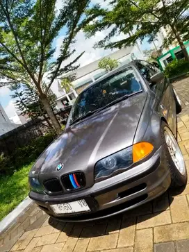 BMW 318i 2001 Bensin