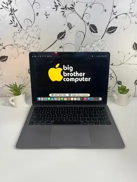 MACBOOK AIR 2019 i5 RAM 8/1 TERA SSD ( LIKE NEW )