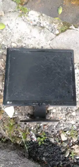 Di jual 5 buah lcd komputer mati lcd nya mesin bgs murah aja