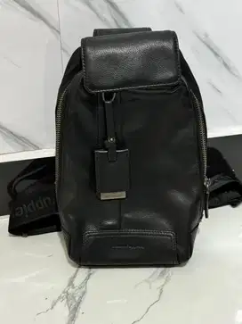 Tas Selempang Pria / Tas Cowok Hushpupies Warna Hitam