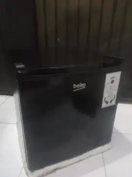 KULKAS MINIBAR BEKO LIKE NEW