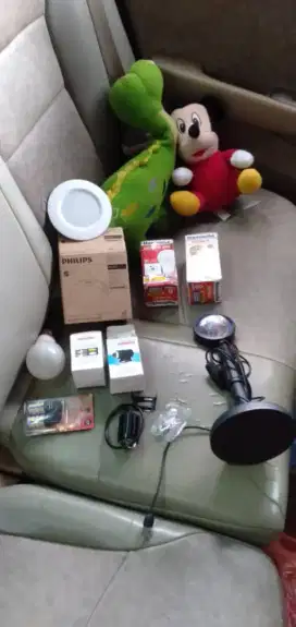 Di jual semua macam lampu yg butuh dan minat wa dan hp yg cepat dia dt