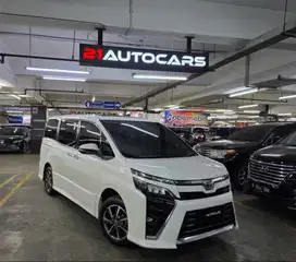 Toyota Voxy 2.0 2020 AT