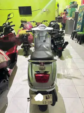 vespa px 125 abu-abu
