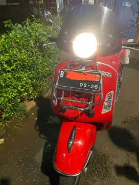 JUAL BUTUH CEPAT MOTOR PIAGGIO VESPA SUPER GTS 2016