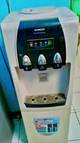 Di jual dispenser 2 galon
