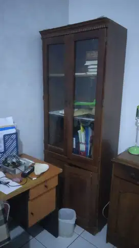 Lemari hias /lemari pakaian /kursi tamu lengkap.
