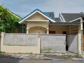 Rumah Tinggal di Dekat Rumah Sakit Queen Latifa, Ring Road Barat