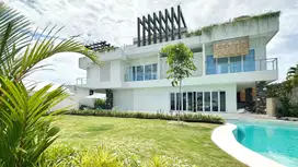 Leasehold - Luxury villa with breathtaking views of majestic mountains