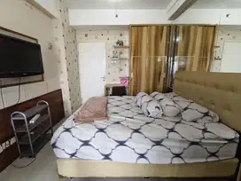 disewakan APARTEMEN STUDIO GRAND EMERALD FURNISH TAHUNAN