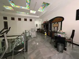 Dijual Rumah Tinggal 2 Lantai Semi Furnished di Jl. Kartini, Cirebon