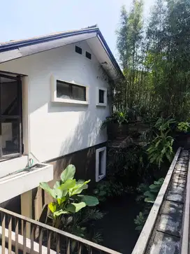 Dijual Rumah 3 lantai Di Jalan Kebon Bibit Taman Sari