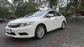 Honda Civic FB 2012 warna putih 1.8 A/T