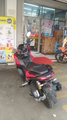 HONDA ADV 160 ABS PEMAKAIN 8 BULAN