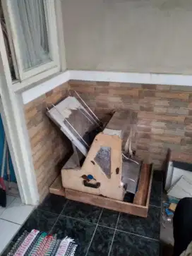 Mesin Potong Roti Tawar