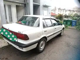 BUTUH UANG JUAL SEDAN LANCER DAN GAN 1500 CC MANUAL PUTIH