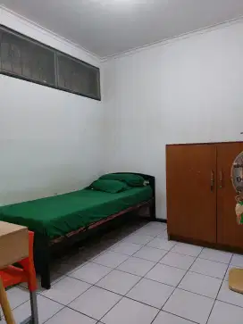 KOS WANITA KELAPA GADING