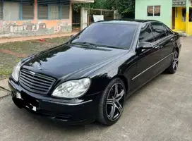Mobil mewah mulus, kondisi nya 100%