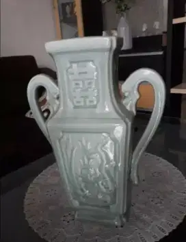 Guci Celadon Antik
