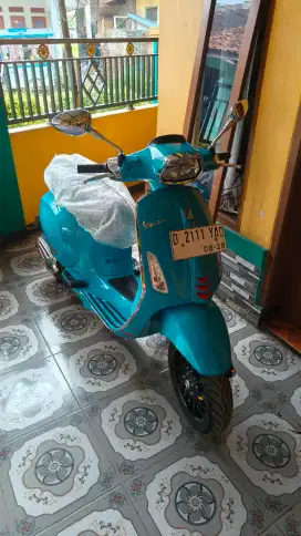 Vespa sprint s iget ABS tahun 2023 km 1 rb
