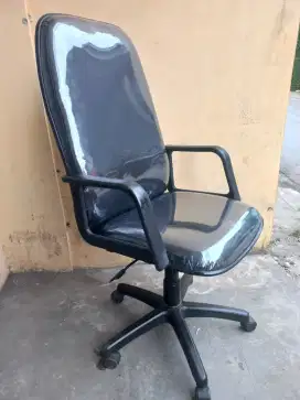 Kursi direktur bekas
